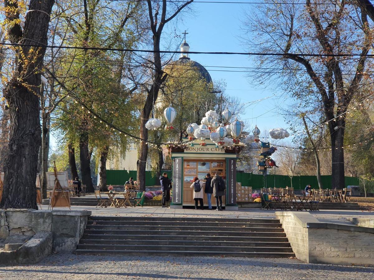 Park & Pedestrian Zone Apartment For4 Chisinau Bagian luar foto