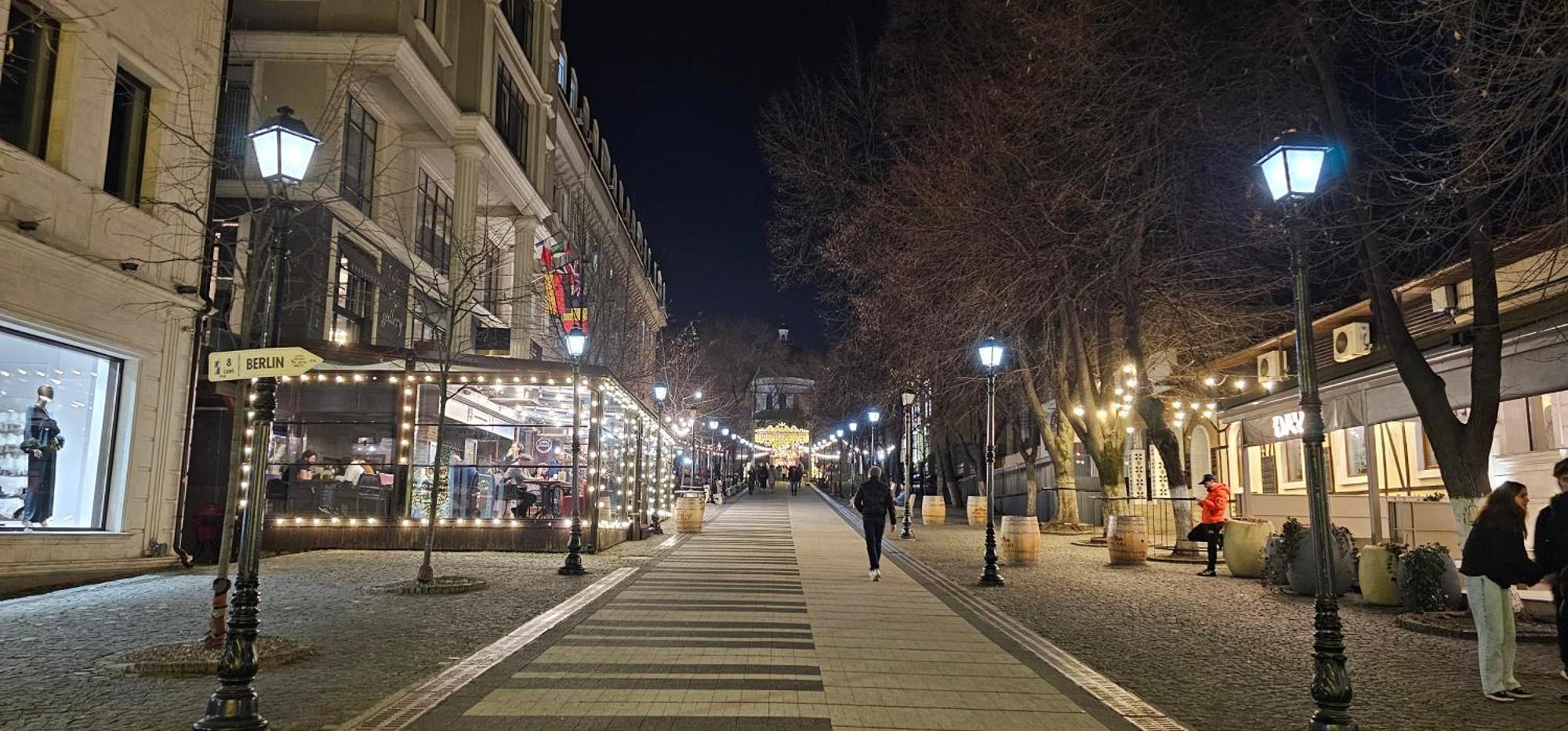 Park & Pedestrian Zone Apartment For4 Chisinau Bagian luar foto
